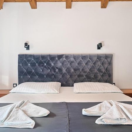 Kamp Lunga + Hotel Йезера Екстериор снимка