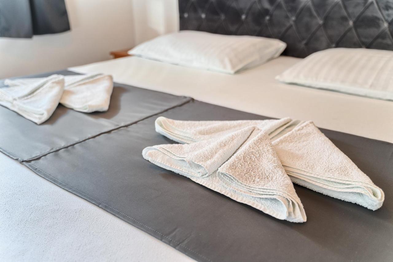 Kamp Lunga + Hotel Йезера Екстериор снимка