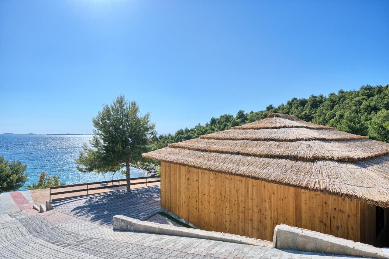 Kamp Lunga + Hotel Йезера Екстериор снимка