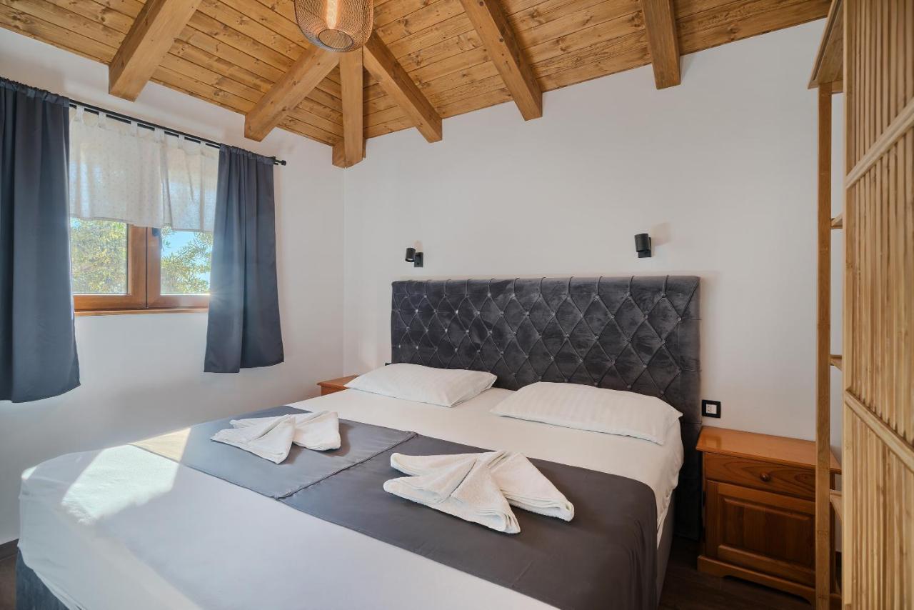 Kamp Lunga + Hotel Йезера Екстериор снимка