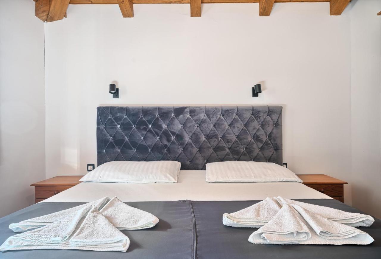 Kamp Lunga + Hotel Йезера Екстериор снимка
