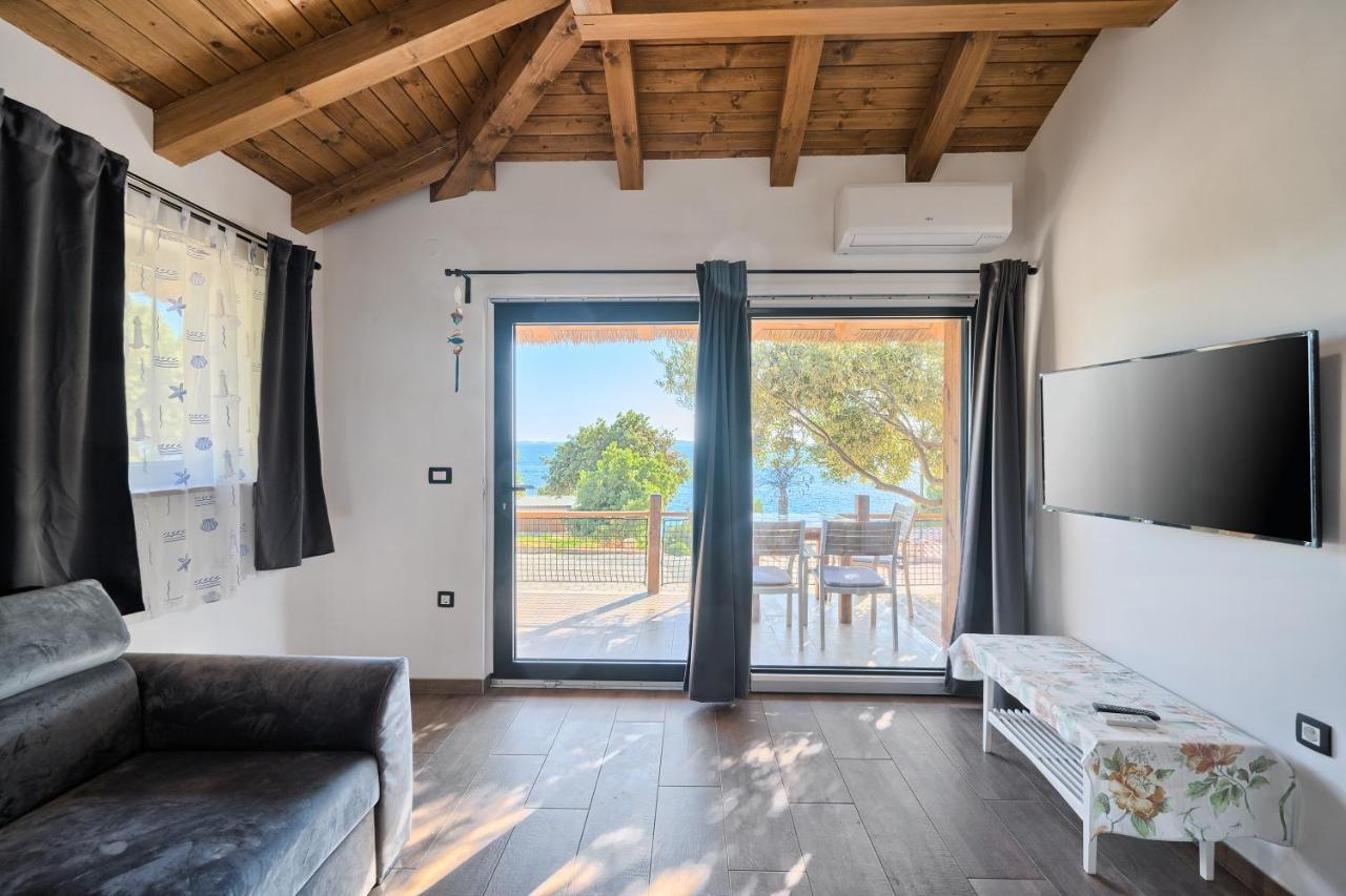 Kamp Lunga + Hotel Йезера Екстериор снимка